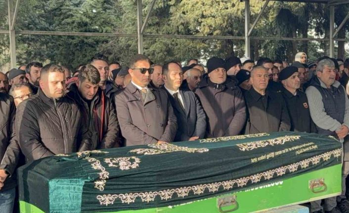 TEM otoyolundaki kazada hayatını kaybeden karayolları şoförü son yolculuğuna uğurlandı