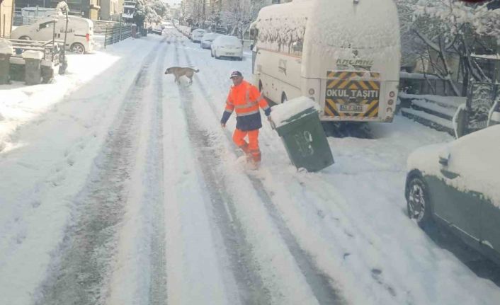 Temizlik çalışmaları kar kış demeden devam ediyor