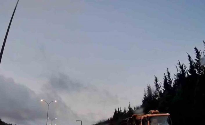 Tır makasladı, TEM otoyolu kilitlendi