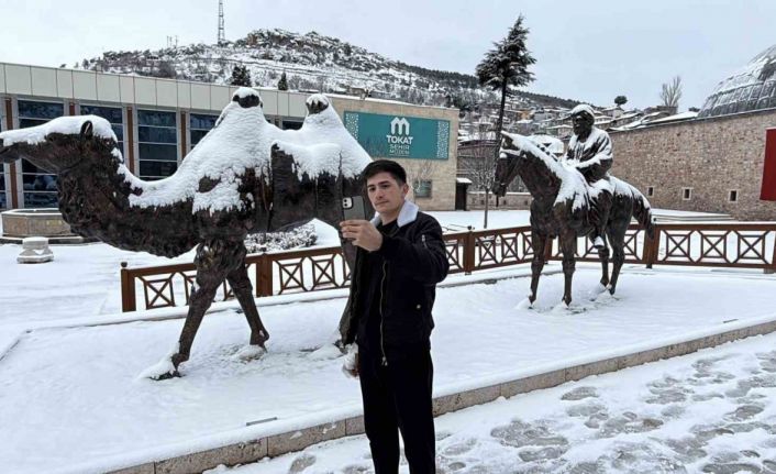 Tokat beyaza büründü, kent merkezinde kartpostallık manzaralar oluşturdu
