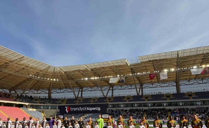 Trendyol Süper Lig: Atakaş Hatayspor: 0 - Corendon Alanyaspor: 0 (İlk yarı)