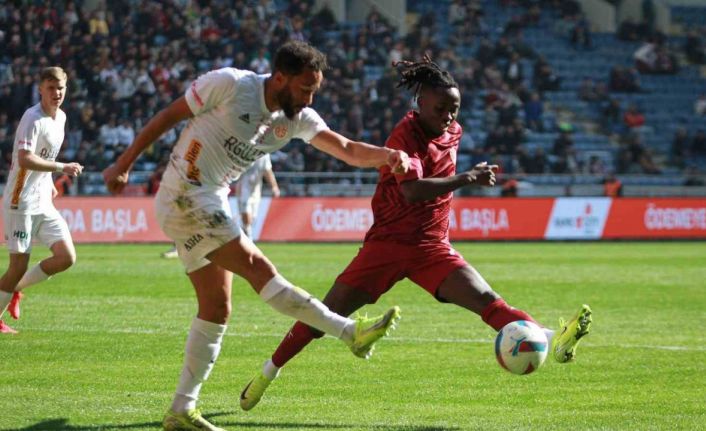 Trendyol Süper Lig: Atakaş Hatayspor: 1 - Antalyaspor: 2 (İlk yarı)