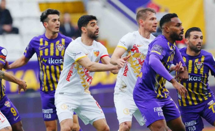 Trendyol Süper Lig: Eyüpspor: 0 - Kayserispor: 0 (İlk yarı)