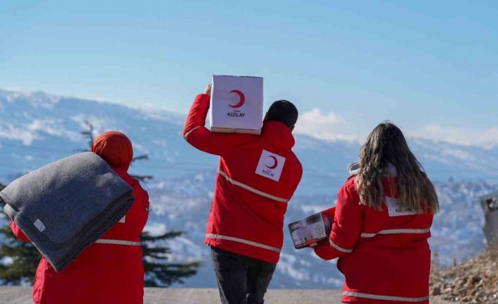 Türk Kızılay 6 Şubat depremlerinden etkilenen bölgelerde yardım çalışmalarına devam ediyor