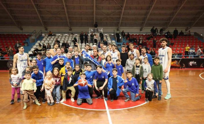 Türkiye Basketbol 2. Ligi: Kocaeli BŞB Kağıtspor: 87 - İstanbul Basket: 59