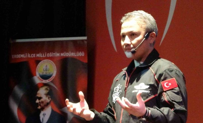 Türkiye’nin ilk astronotu Gezeravcı’dan ’popüler yanlış figürlerin peşinden gitmeyin’ uyarısı