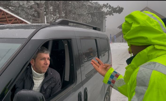 Uludağ’a çıkmak için 300 kilometre yol geldi, kış lastiği takmadığı için geri döndü