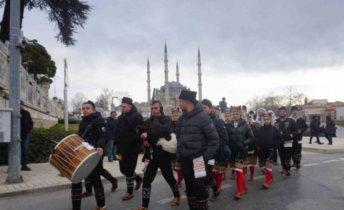 Uluslararası Balkan Halk Oyunları Festivali’nde renkli görüntüler oluştu