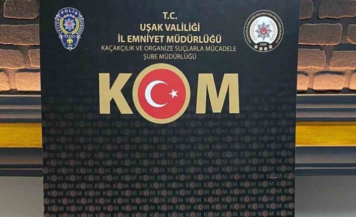 Uşak’ta kaçak alkol ve telefon ele geçirildi