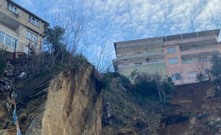 Üsküdar’da toprak kayması: 2 bina boşaltıldı