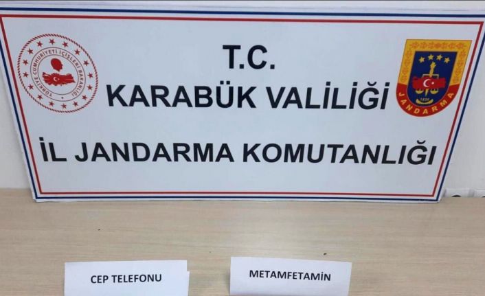 Uyuşturucuyu makatına saklayarak kurtulmaya çalıştı