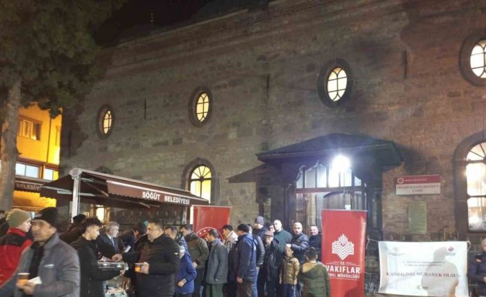 Vakıflar Bursa Bölge Müdürlüğü’nden salep ve kandil simidi ikramı