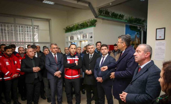 Vali Çelik: "Deprem bilinci, evlatlarımıza erken yaşta verilmeli"