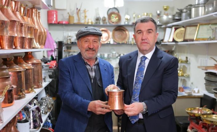 Vali Eldivan çarşı esnafıyla bir araya geldi