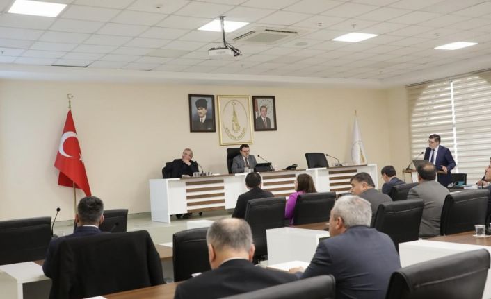 Vali Işın, "Hayvanları hapsetmeyelim, doğal yaşam alanları için projeler geliştirelim"