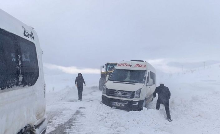 Van’da tipide mahsur kalanlar kurtarıldı