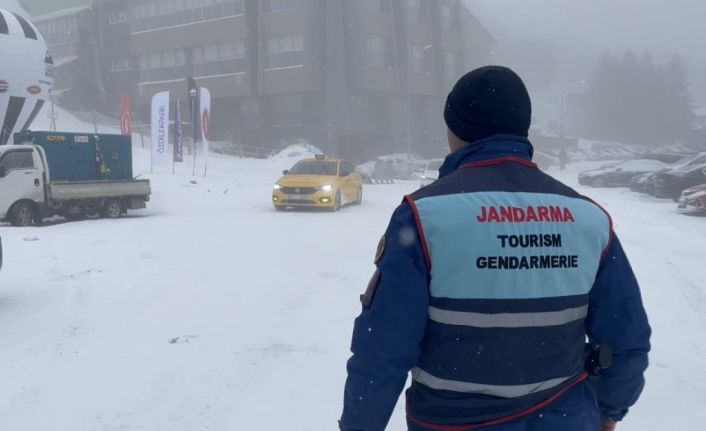 Yoğun kar alan Uludağ’da kayak pistleri doldu taştı