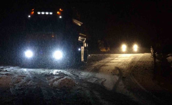 Zonguldak-Ereğli kara yolunda sürücüler kar nedeniyle zor anlar yaşadı