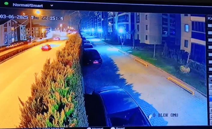 3 aracın karıştığı zincirleme kaza kamerada: 2 yaralı