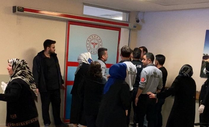 3 yaşındaki çocuk merdiven boşluğuna düşerek ağır yaralandı