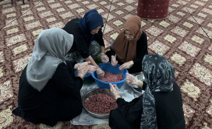 3 yıldır geleneği sürdürüyorlar: Bayram namazı öncesi ikramlık "doğaba çorbası" hazırlandı