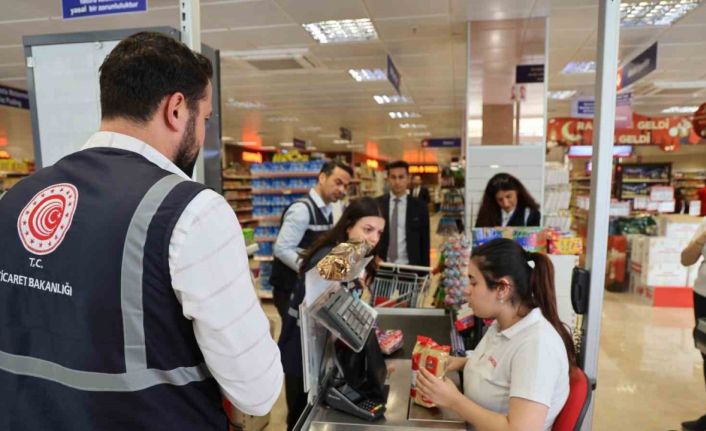Adana’da bayram öncesi marketlerde fahiş fiyat ve etiket denetimi