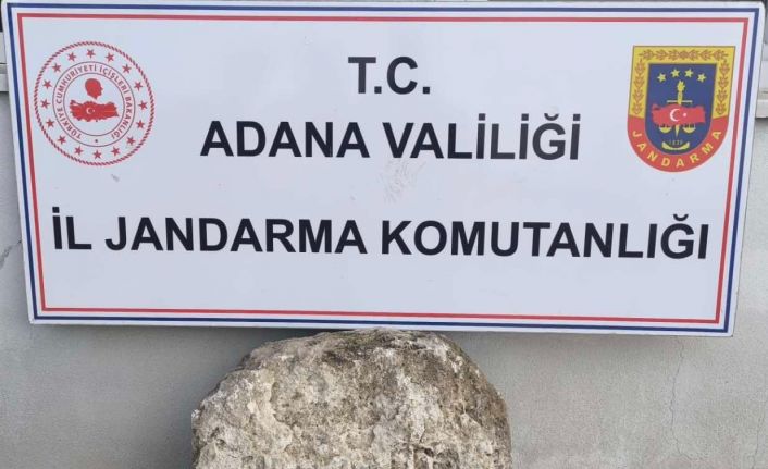 Adana’da tarihi eser operasyonu: Yazılı kesme taş ve objeler ele geçirildi