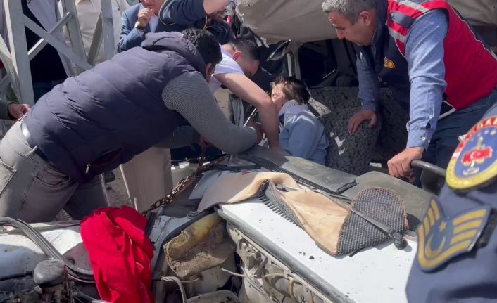 Adıyaman’da bayramlaşmaya giden aile kaza yaptı: 4 yaralı