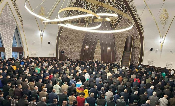 Adıyaman’da binlerce kişi bayram namazı için saf tuttu