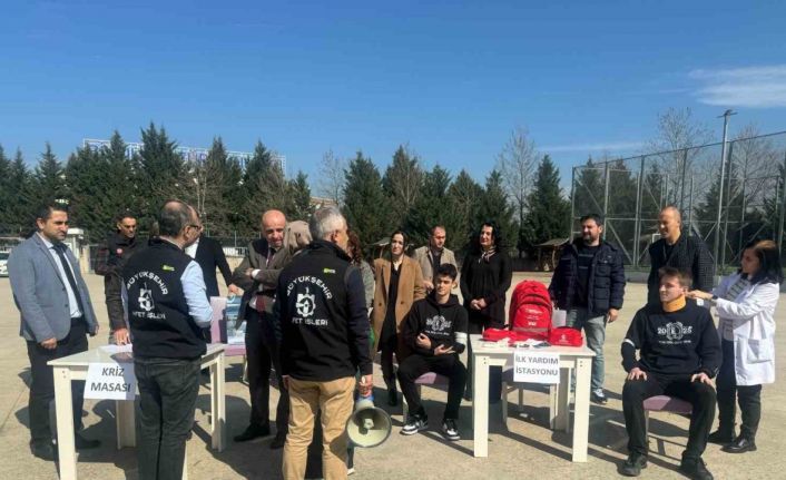 Afete hazırlıkta öğrencilere uygulamalı eğitim verildi