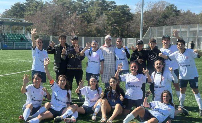 Ağrı ASP Kadın Futbol Takımı, Kayseri’de rakibini farklı geçti: 5-1