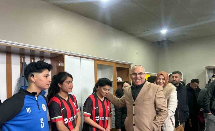 Ağrı ASPGSK kadın takımı, Vangücü Spor’u 3-2 mağlup etti