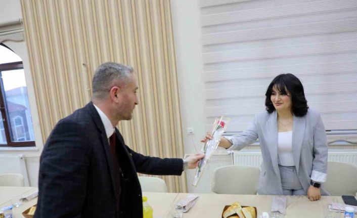 Ağrı İl Milli Eğitim Müdürü Kökrek, kadın çalışanlarla iftarda bir araya geldi