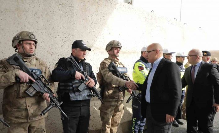 Ağrı Valisi Koç, Ramazan Bayramı’nda bayramlaşma ve ziyaretler gerçekleştirdi