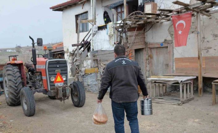 Ankara Kahramankazan Belediyesi, iftar öncesi sıcak yemek dağıttı