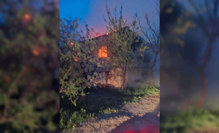 Ankara’da ahşap evde yangın