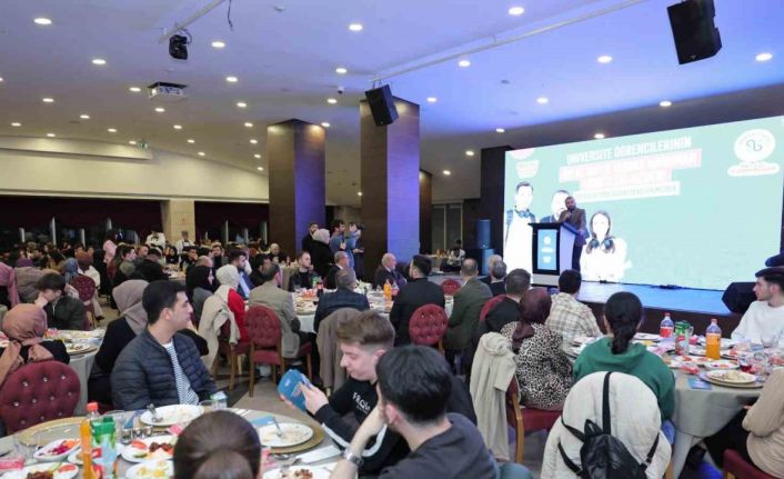 Arnavutköy Belediye Başkanı Candaroğlu’ndan, üniversite öğrencilerine abonman desteği