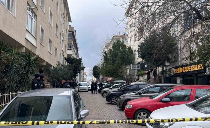 Avcılar’da bir adam eşi ve 3 çocuğunu vurup intihar etti