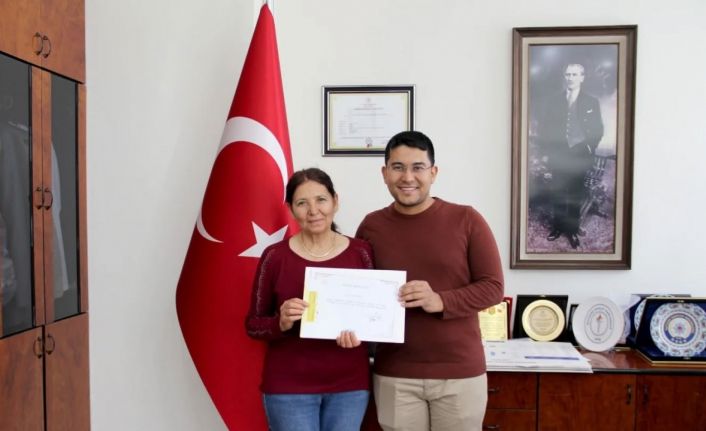 Aynı hastanede görev yaptığı doktor oğlundan Teşekkür Belgesi aldı