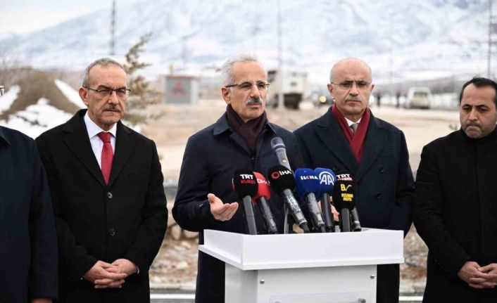 Bakan Uraloğlu, Malatya’da deprem konutları ve altyapı çalışmalarını inceledi