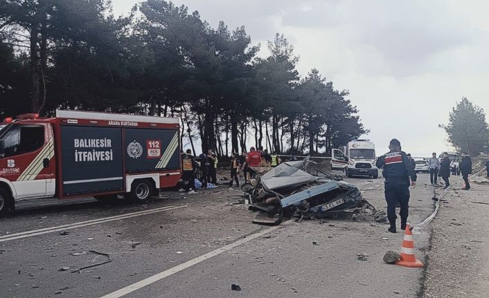 Balıkesir’de feci kaza: 1 ölü, 1’i ağır 10 yaralı