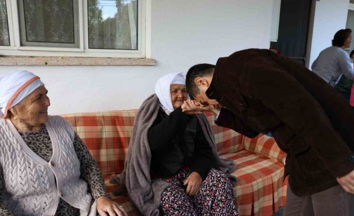 Başkan Ünlü, vatandaşlarla bayramlaştı