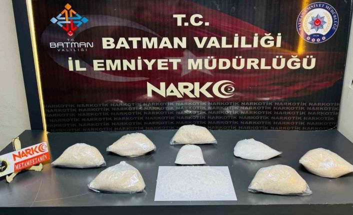 Batman’da 4 kilo metamfetamin ile yakalanan 2’si kadın 3 kişi tutuklandı