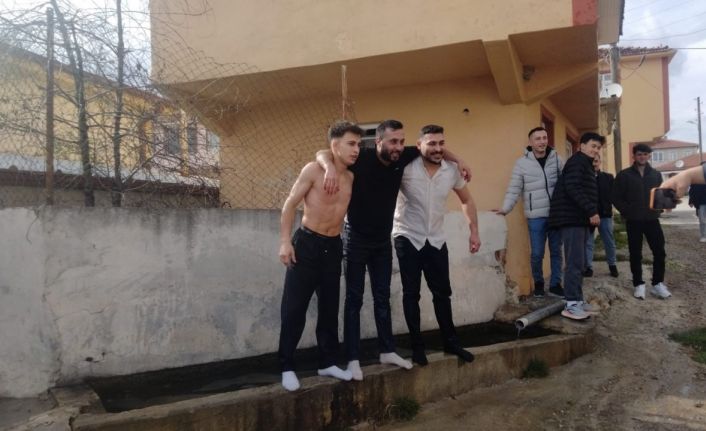 Bayram namazına gelmeyenlere ’sulu’ şaka