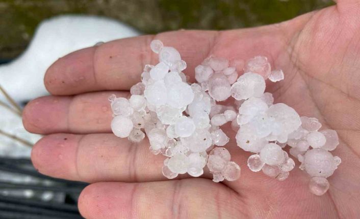 Bayram sabahı Antalya’ya dolu sürprizi
