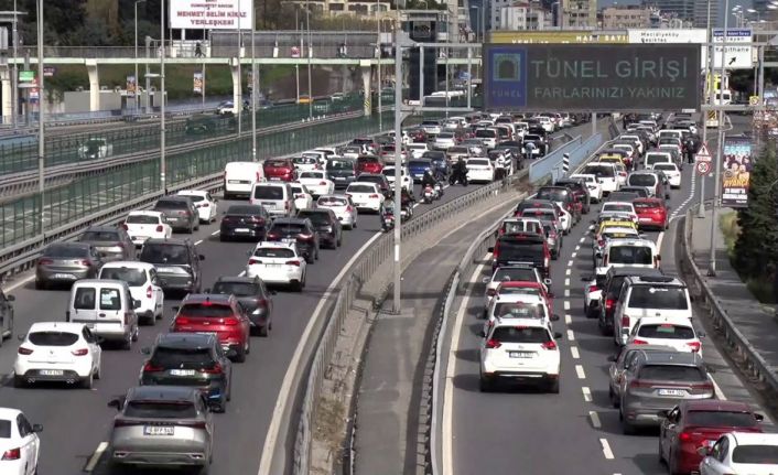Bayramın ikinci gününde İstanbul’da trafik yoğunluğu yaşanıyor
