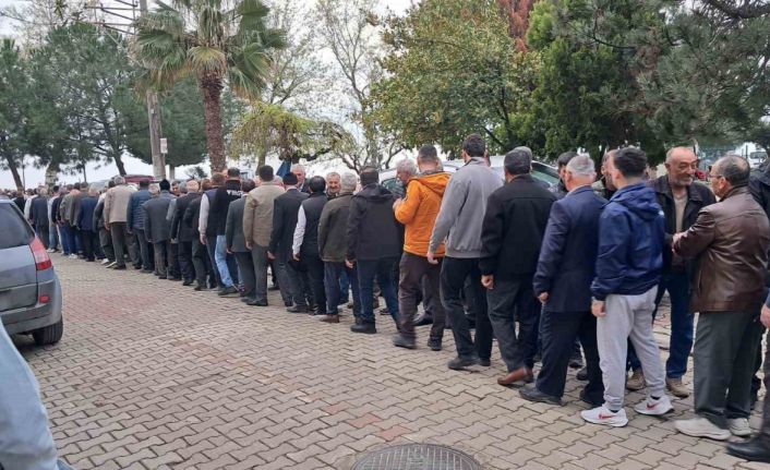 Bayramlaşma kuyruğunun sonu görünmedi