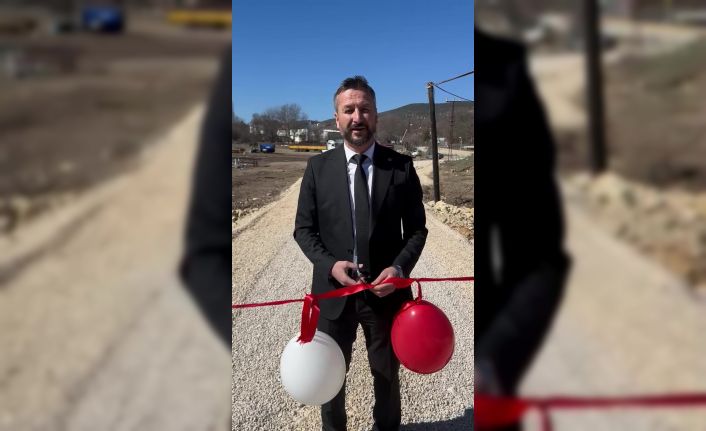 Belediye başkanından tek kişilik açılış