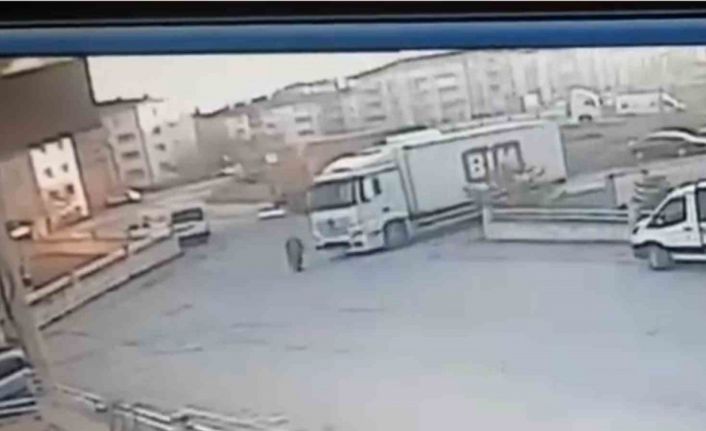 BİM kamyonunun ezdiği kadın hayatını kaybetti