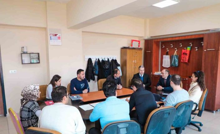 Bitlis İl Milli Eğitim Müdürü Kaya ziyaret ettiği okulda öğrencileri dinledi